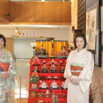 雛飾りと記念撮影