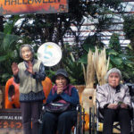 ハロウィン飾りの神戸どうぶつ王国