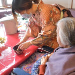 職員がお茶を点てます