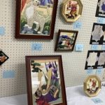 利用者様は熱心に作品作りをしていました。