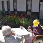 中庭でおやつタイム