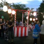 夏祭りの盆踊り