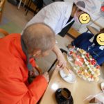 豪華に飾りつけられたケーキにご利用者様も感動されていました